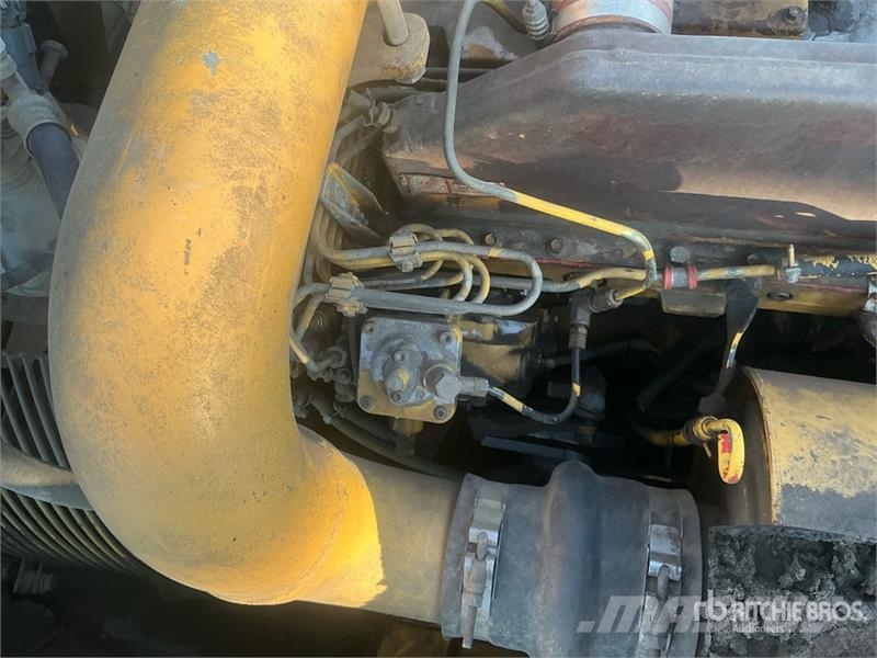 Komatsu PC300LC-6LE Tracked Excavator حفارات زحافة