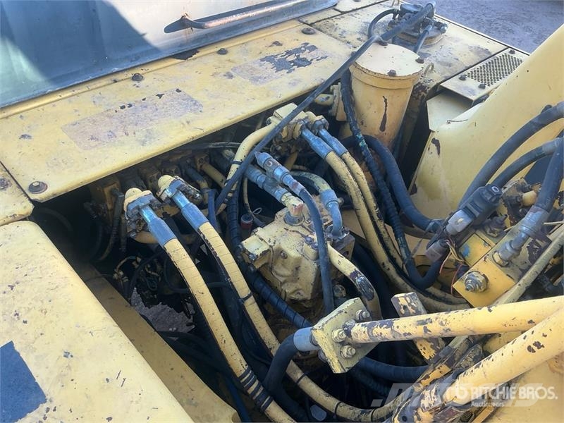 Komatsu PC300LC-6LE Tracked Excavator حفارات زحافة