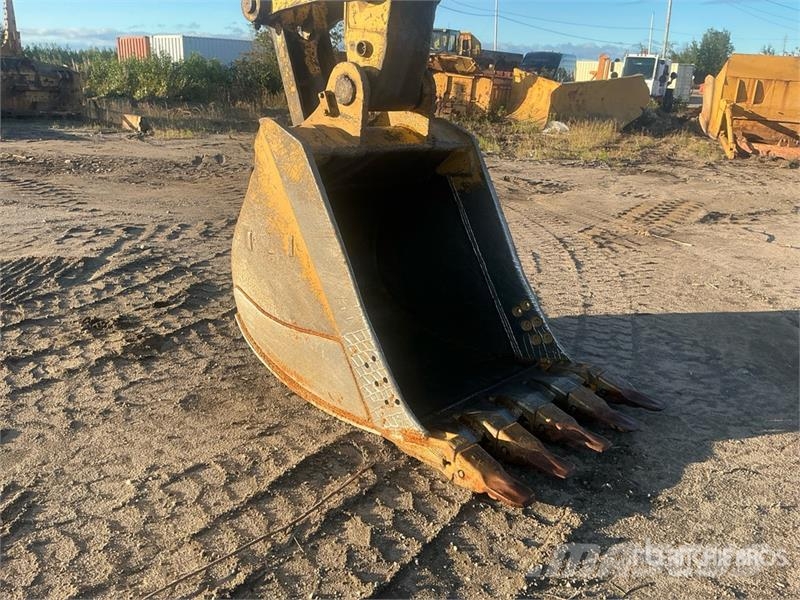 Komatsu PC300LC-6LE Tracked Excavator حفارات زحافة
