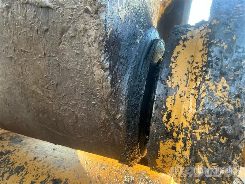 Komatsu PC300LC-6LE Tracked Excavator حفارات زحافة
