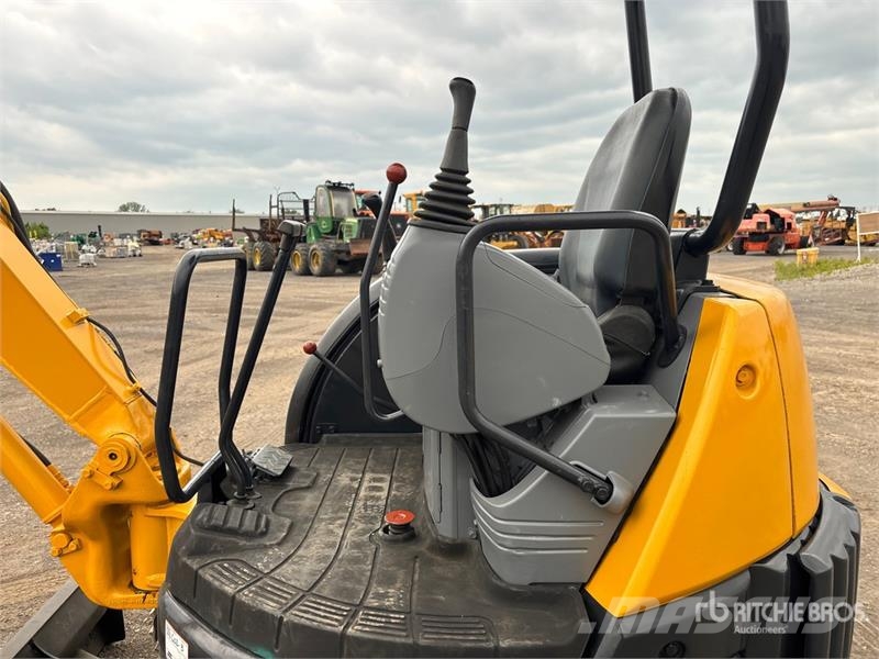 Komatsu PC30MR-1 Εκσκαφάκι (διαβολάκι) < 7t