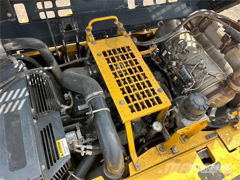 Komatsu PC390LC-11 Lánctalpas kotrók