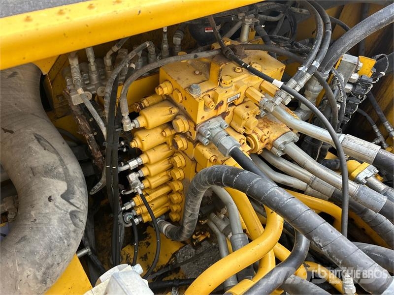 Komatsu PC390LC-11 Lánctalpas kotrók