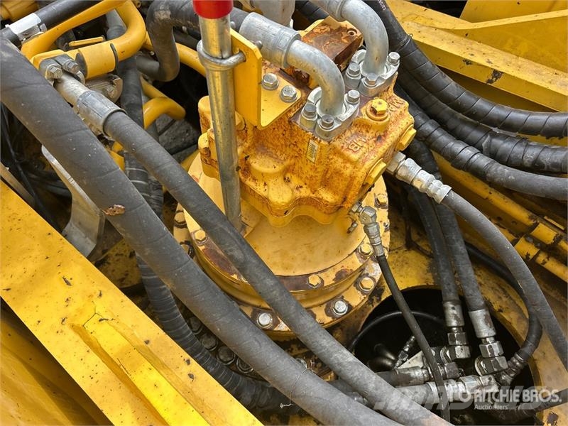 Komatsu PC390LC-11 Lánctalpas kotrók