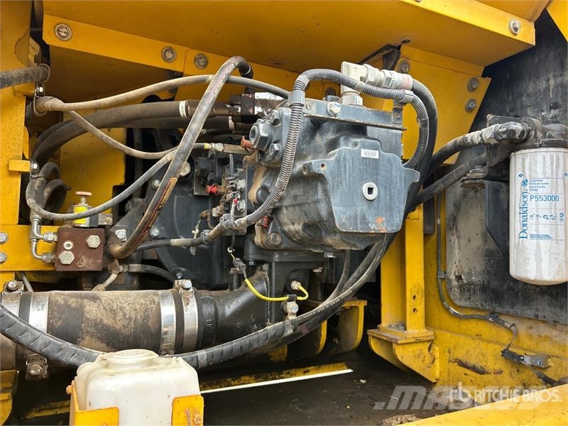 Komatsu PC390LC-11 Lánctalpas kotrók