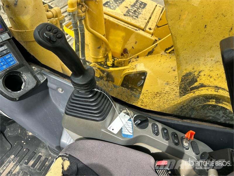 Komatsu PC390LC-11 Lánctalpas kotrók