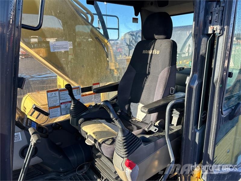 Komatsu PC490LC-10 Crawler excavators