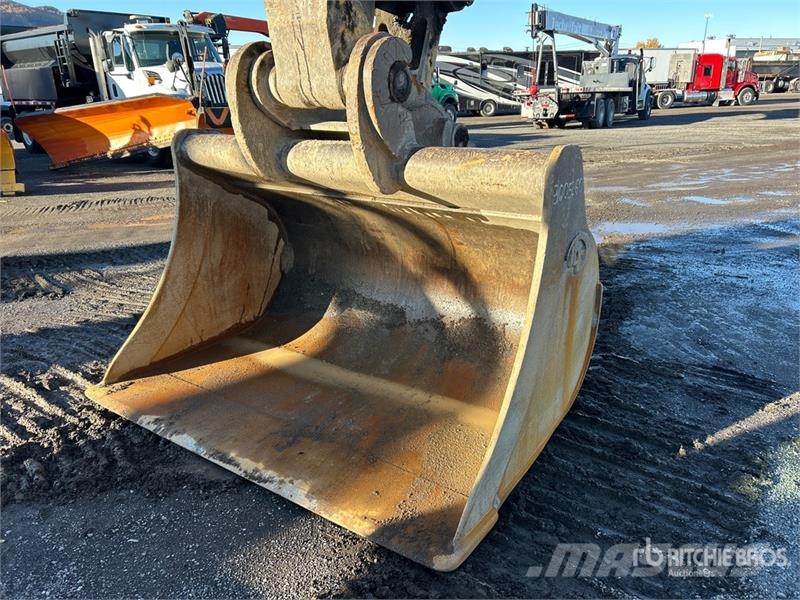 Komatsu PC490LC-10 Crawler excavators