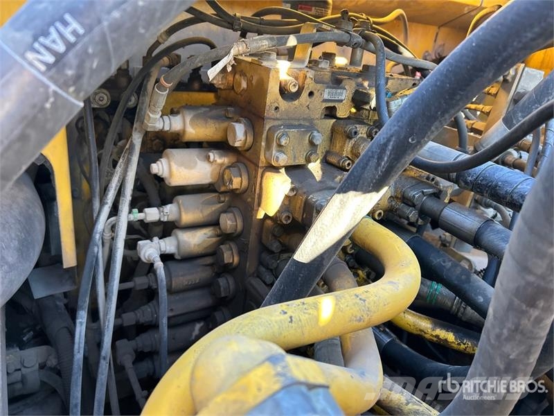 Komatsu PC490LC-10 Crawler excavators