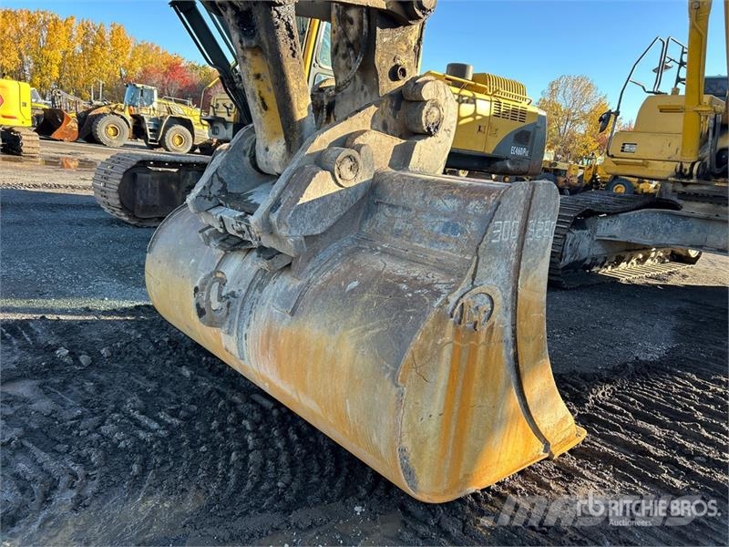 Komatsu PC490LC-10 Crawler excavators