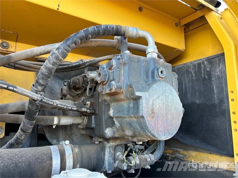 Komatsu PC490LC-10 Crawler excavators