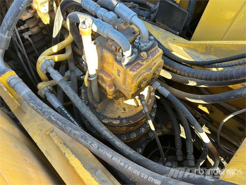 Komatsu PC490LC-10 Crawler excavators