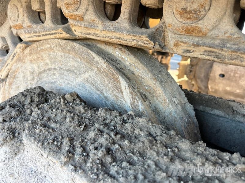 Komatsu PC490LC-10 Crawler excavators