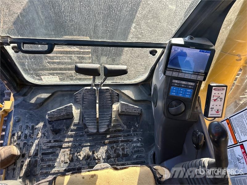 Komatsu PC490LC-10 Crawler excavators