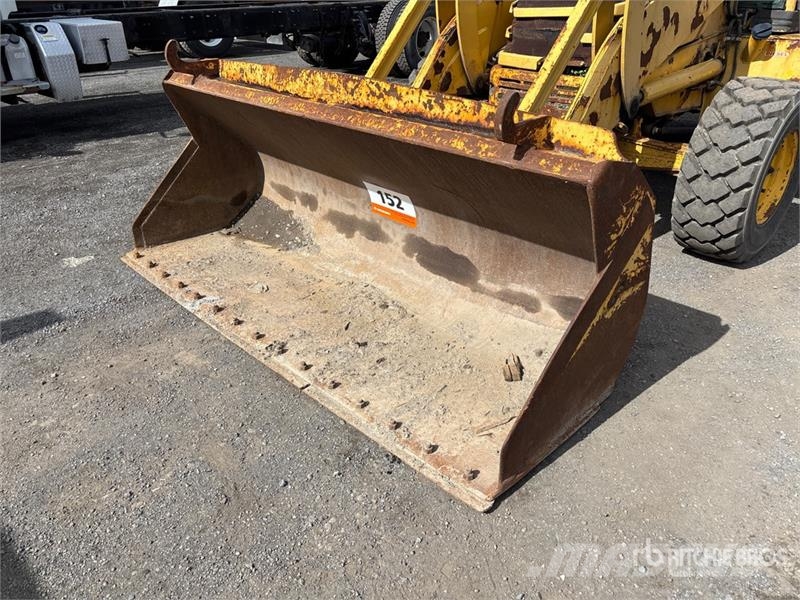 Komatsu WB140-2 Kaivurikuormaajat