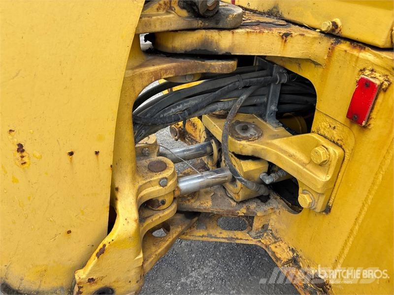Komatsu WB140-2 Kaivurikuormaajat