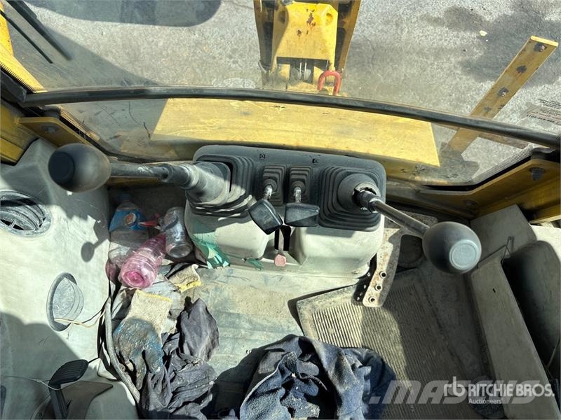 Komatsu WB140-2 Kaivurikuormaajat