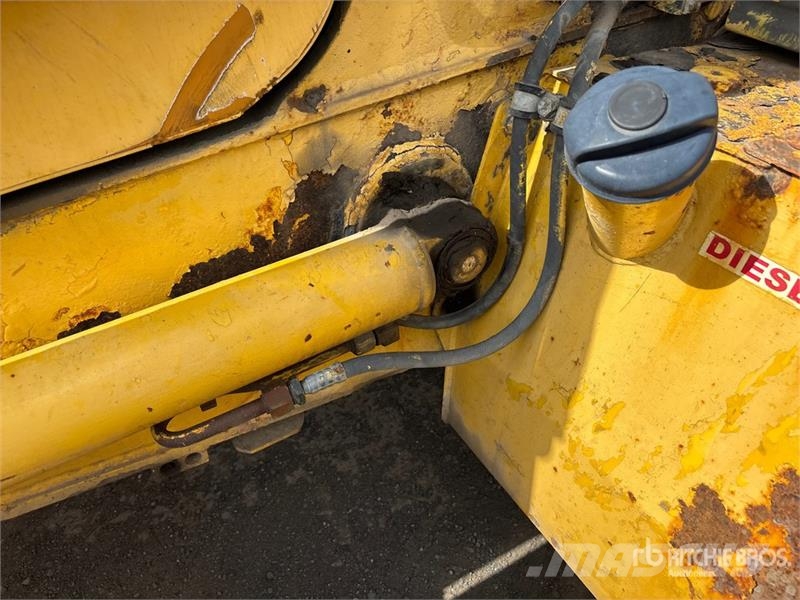 Komatsu WB140-2 Kaivurikuormaajat