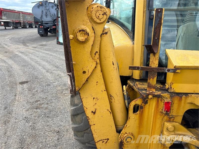 Komatsu WB140-2 Kaivurikuormaajat