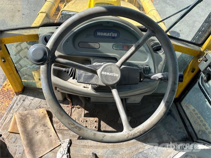 Komatsu WB140-2 Kaivurikuormaajat