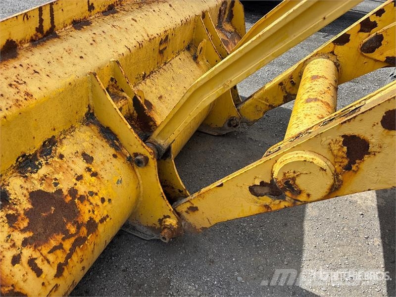 Komatsu WB140-2 Kaivurikuormaajat