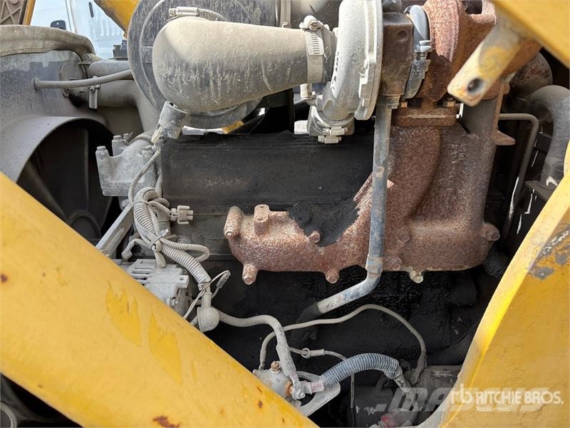 Komatsu WB140-2 Kaivurikuormaajat