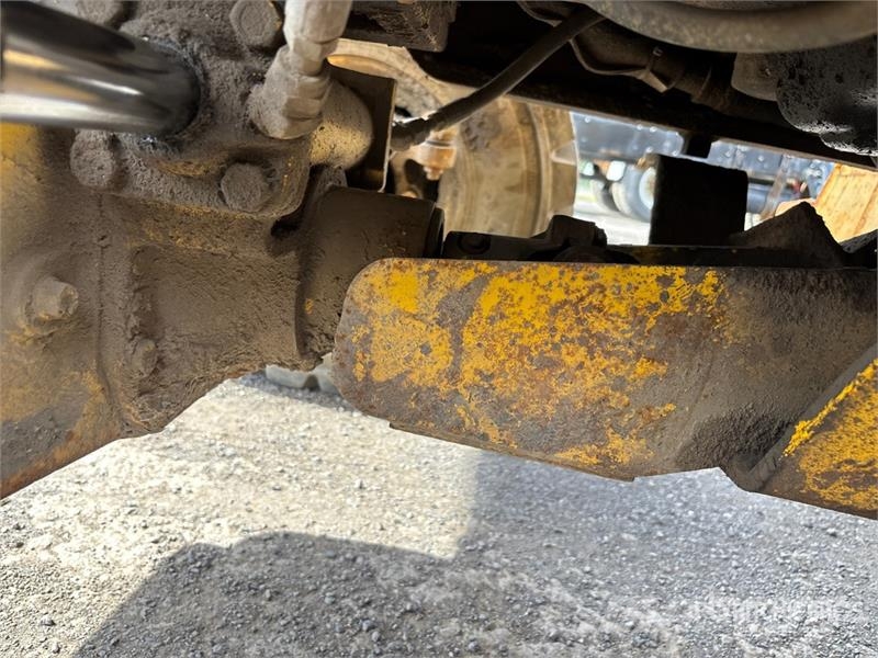 Komatsu WB140-2 Kaivurikuormaajat