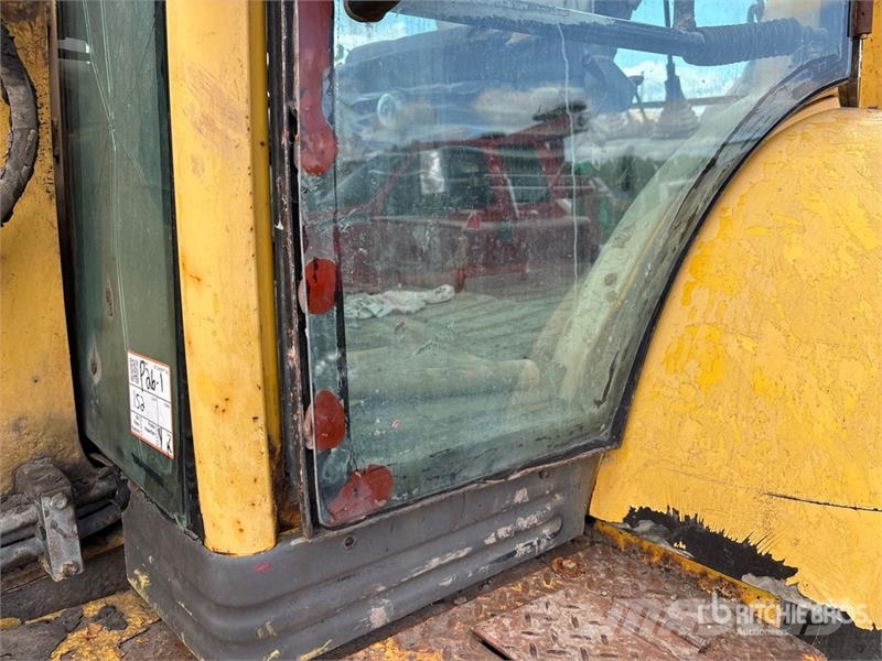 Komatsu WB140-2 Kaivurikuormaajat