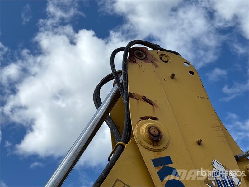 Komatsu WB140-2 Kaivurikuormaajat