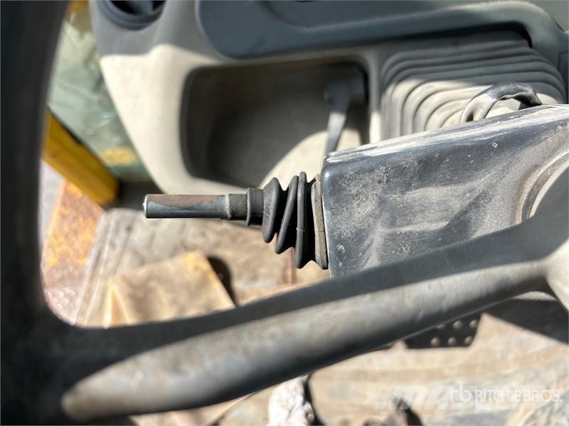 Komatsu WB140-2 Kaivurikuormaajat
