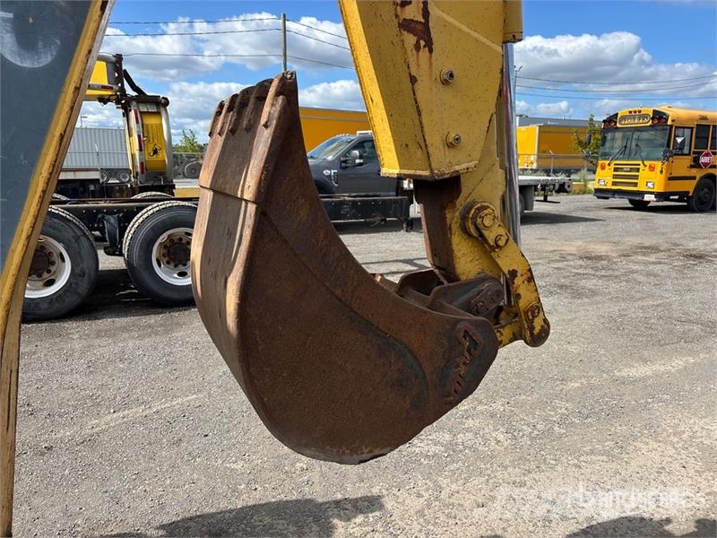 Komatsu WB140-2 Kaivurikuormaajat