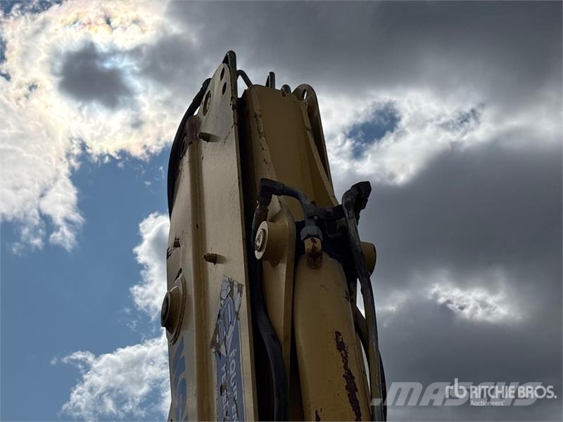 Komatsu WB140-2 Kaivurikuormaajat