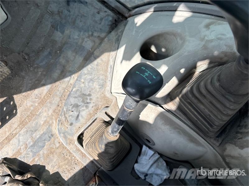 Komatsu WB140-2 Kaivurikuormaajat