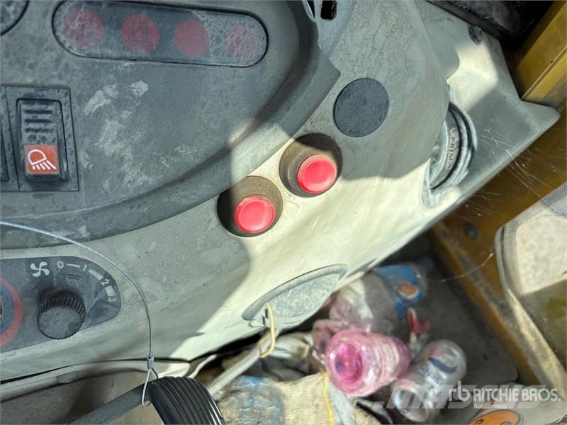 Komatsu WB140-2 Kaivurikuormaajat