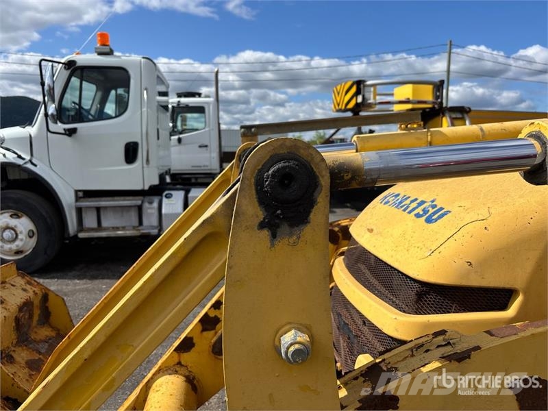 Komatsu WB140-2 Kaivurikuormaajat