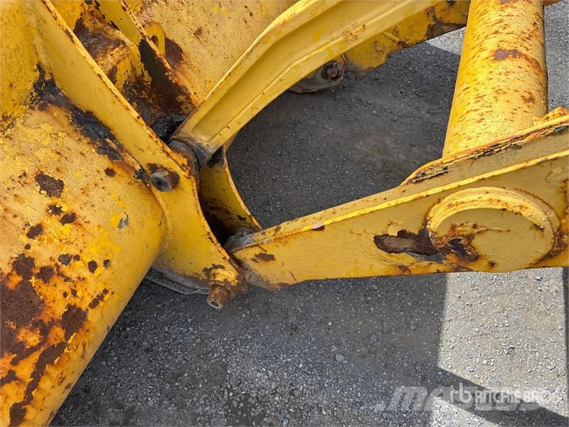 Komatsu WB140-2 Kaivurikuormaajat
