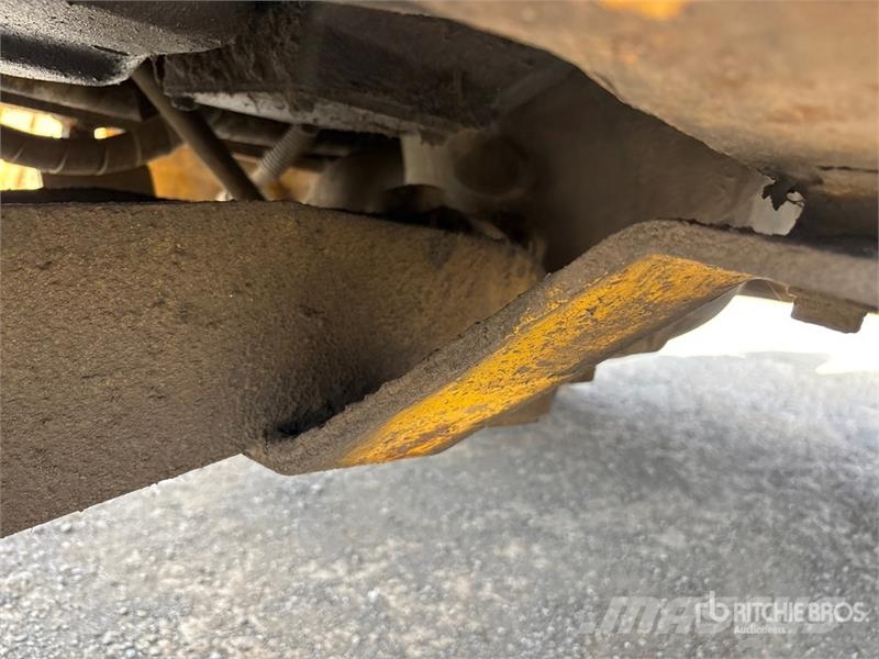 Komatsu WB140-2 Kaivurikuormaajat