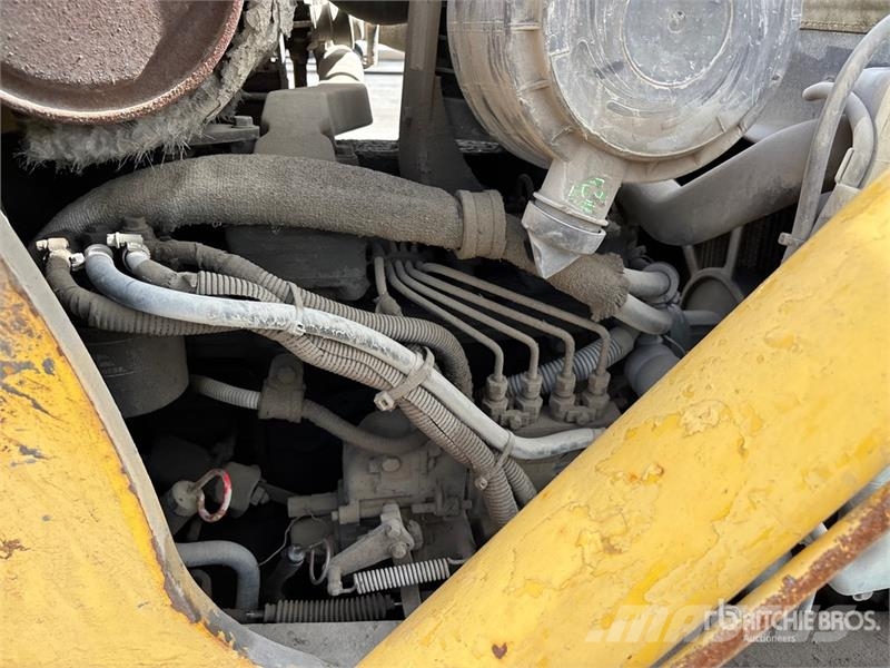 Komatsu WB140-2 Kaivurikuormaajat