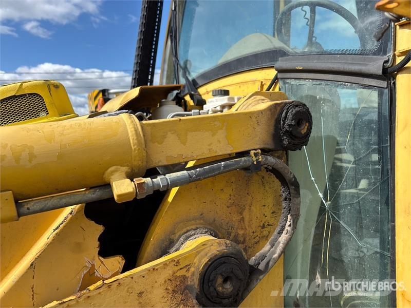 Komatsu WB140-2 Kaivurikuormaajat