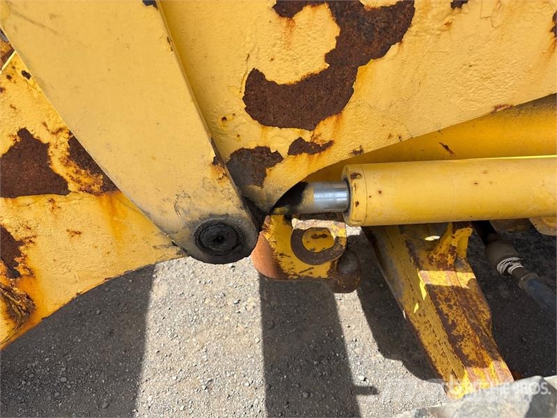 Komatsu WB140-2 Kaivurikuormaajat