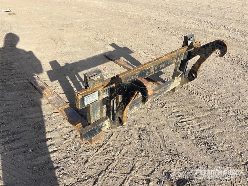 Kubota 47 in Wheel Loader Forks Fourche