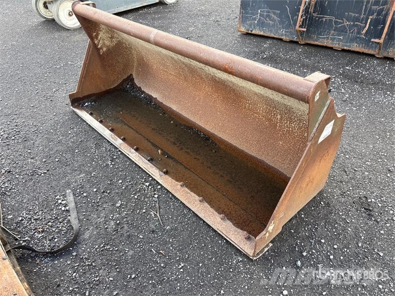 Kubota 72 in Q/C Skid Steer Bucket دلاء