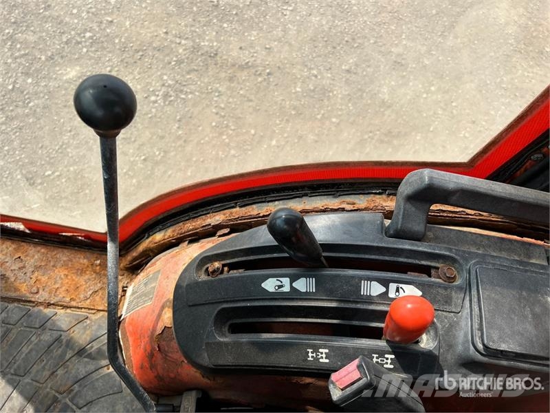 Kubota B2320HSD 4WD Utility Tractor Kompakttraktorer