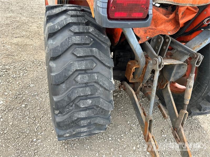 Kubota B2320HSD 4WD Utility Tractor Kompakttraktorer