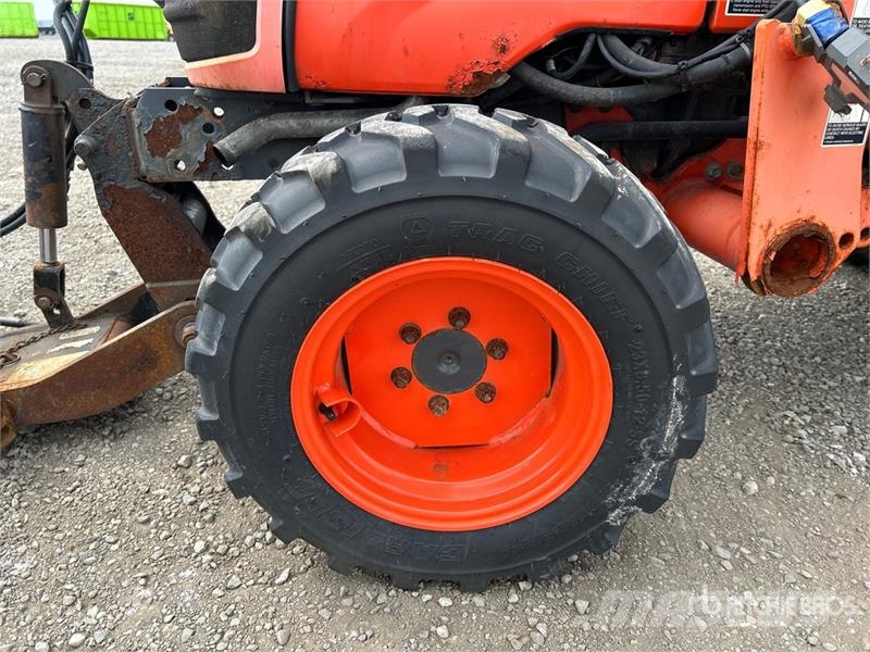 Kubota B2320HSD 4WD Utility Tractor Kompakttraktorer
