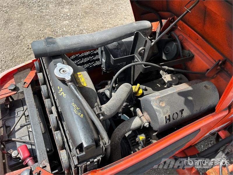 Kubota B2320HSD 4WD Utility Tractor Kompakttraktorer