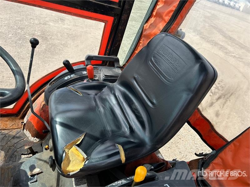 Kubota B2320HSD 4WD Utility Tractor Kompakttraktorer