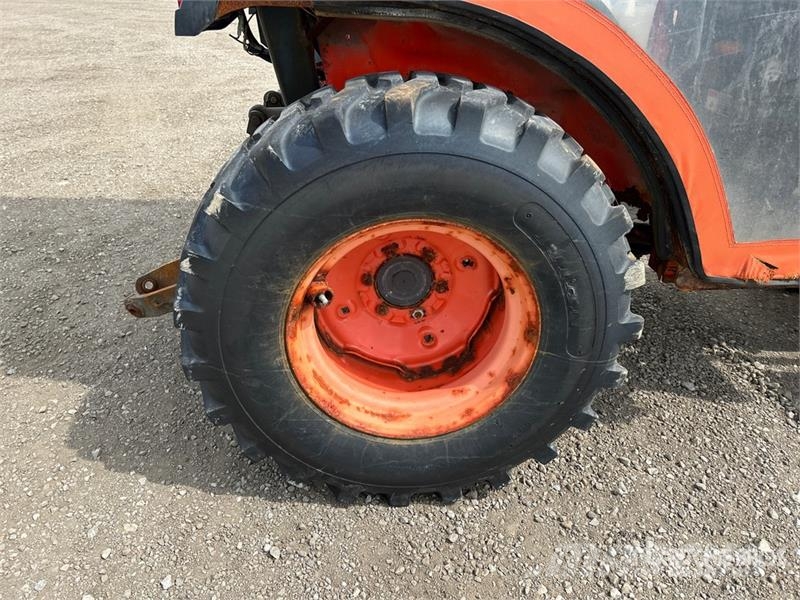 Kubota B2320HSD 4WD Utility Tractor Kompakttraktorer