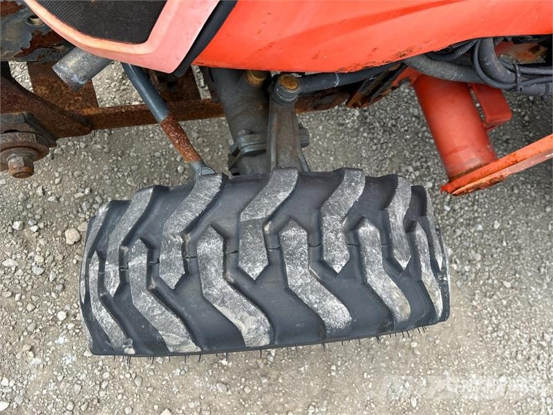 Kubota B2320HSD 4WD Utility Tractor Kompakttraktorer