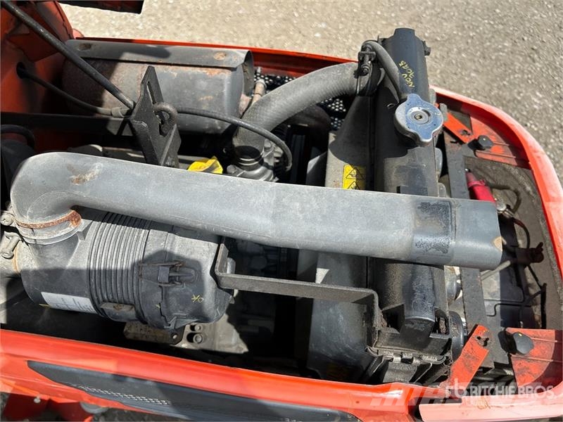 Kubota B2320HSD 4WD Utility Tractor Kompakttraktorer